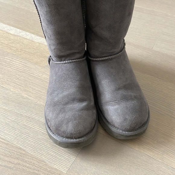 Grey tall uggs in great condition - Picture 2 of 6